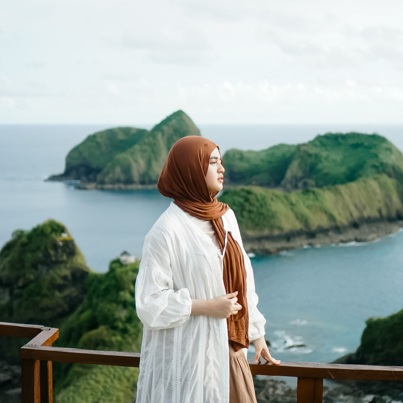 Keindahan Air Jernih Toska Gradasi Menawan di Destinasi Wisata Green Island - Holiday Banyuwangi